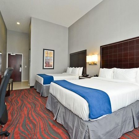 Holiday Inn Express & Suites Utica, An Ihg Hotel Szoba fotó